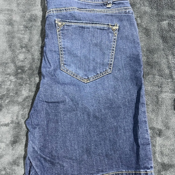 Wit and Wisdom Dark Denim Shorts - Picture 3 of 3